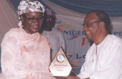 aminat-nexim-10-year-service-award-2